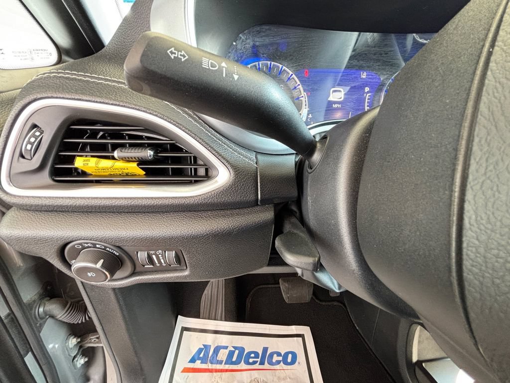 Used 2025 Chrysler Pacifica Limited FWD image 31