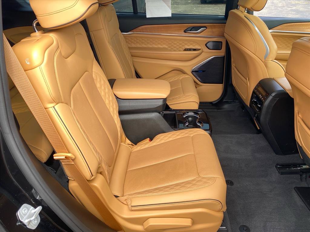 Used 2022 Jeep Grand Cherokee L Summit AWD/4WD image 28