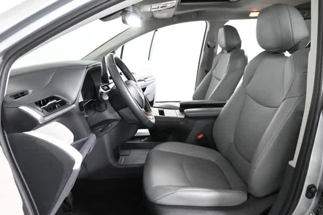 Used 2024 Toyota Sienna XLE image 22