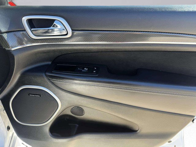 Used 2015 Jeep Grand Cherokee SRT image 49