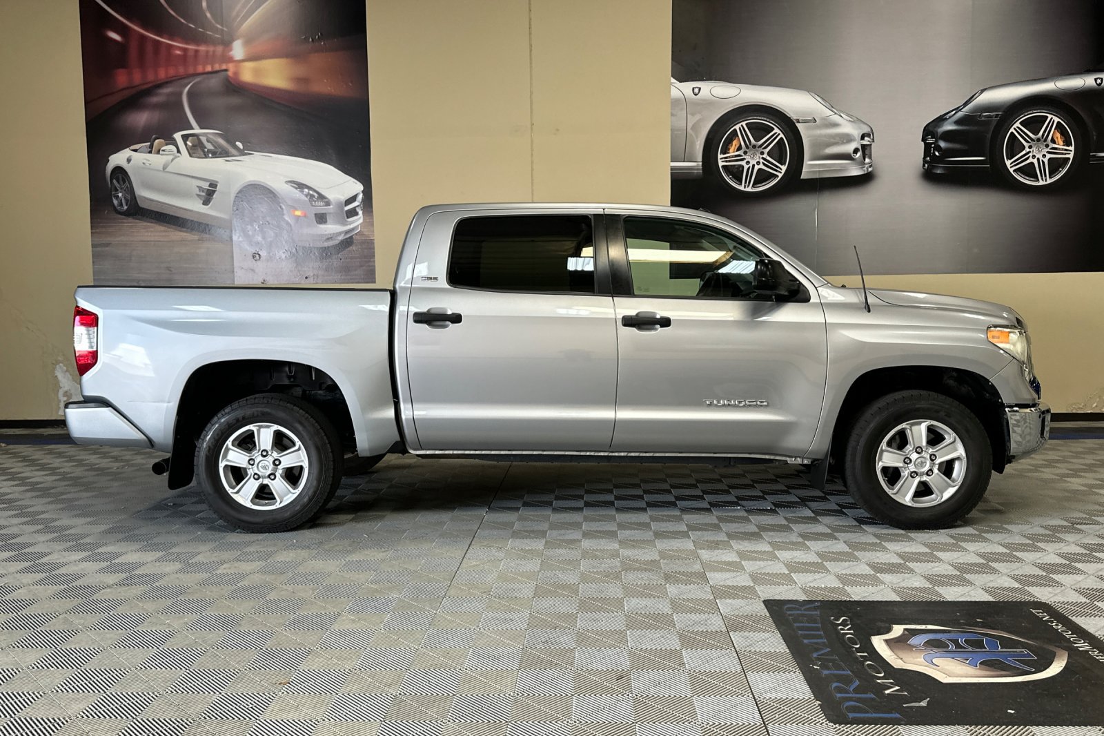 Used 2016 Toyota Tundra SR5 w/ SR5 Upgrade Package RWD image 3