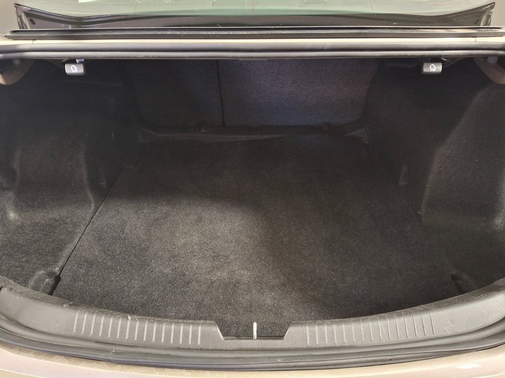 Used 2022 Chevrolet Malibu RS image 28