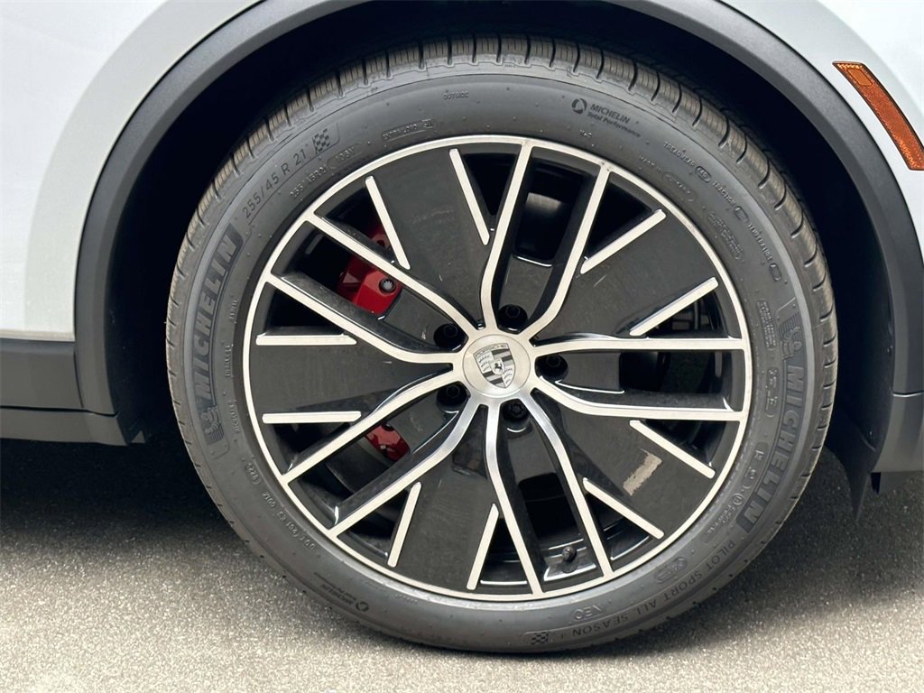 New 2025 Porsche Macan 4S Electric image 10