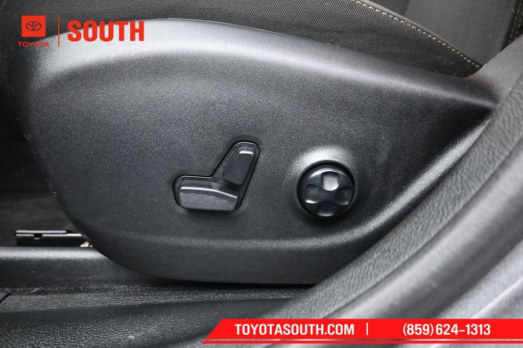 Used 2017 Jeep Cherokee Latitude w/ Comfort & Sound Group FWD image 22