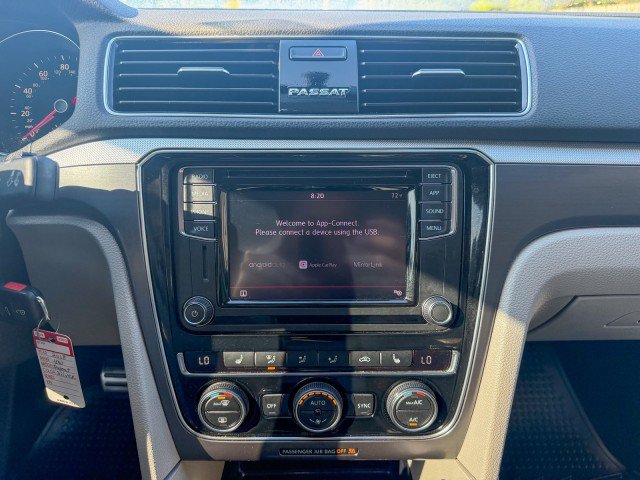 Used 2018 Volkswagen Passat 2.0T R-Line w/ R-Line Lighting Package FWD image 10
