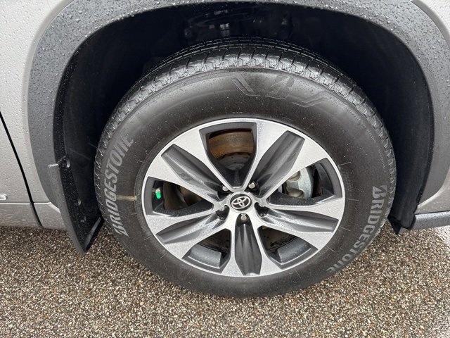 Used 2025 Toyota Highlander XLE image 13