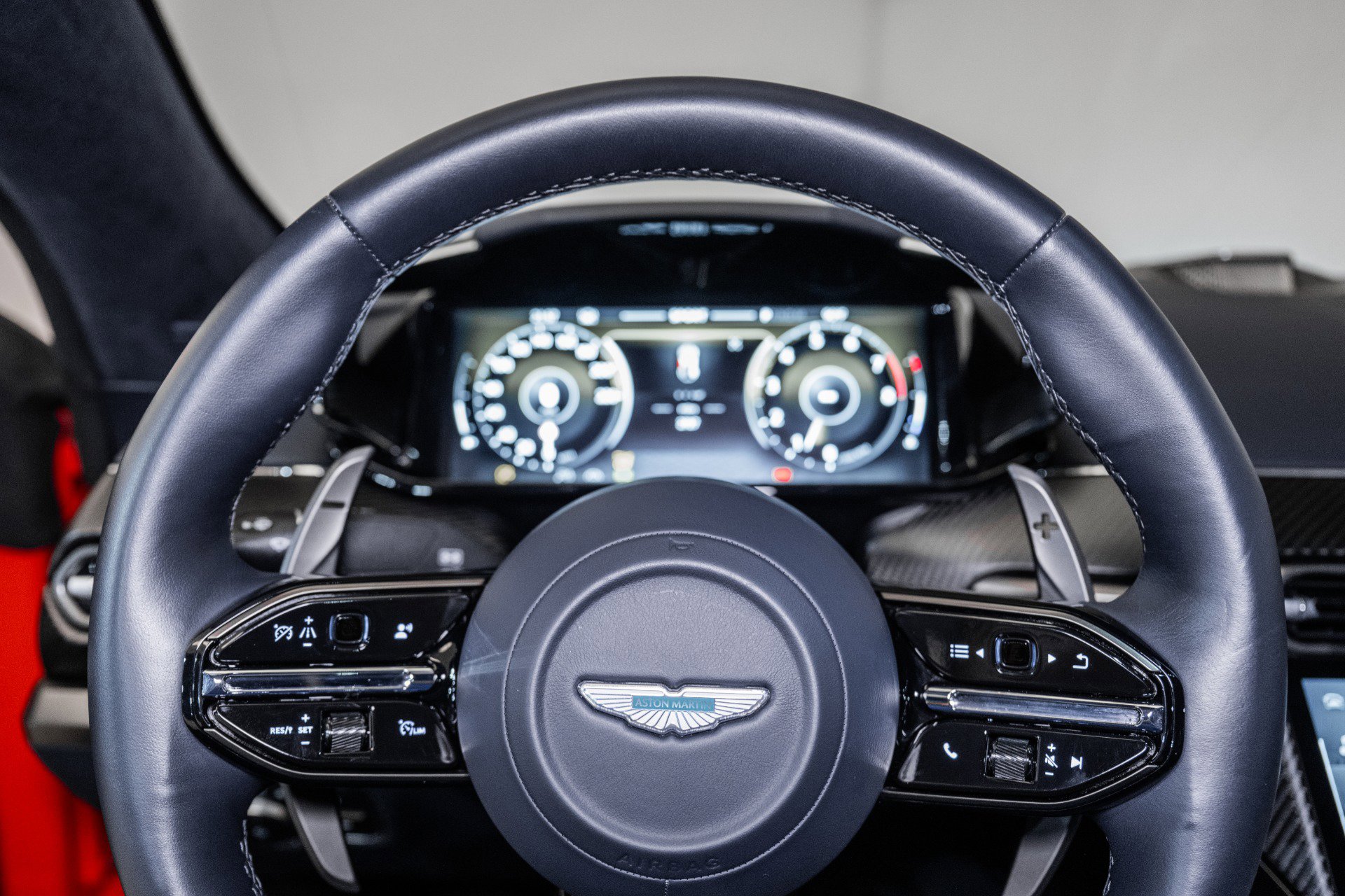 Used 2025 Aston Martin V8 Vantage Coupe image 11