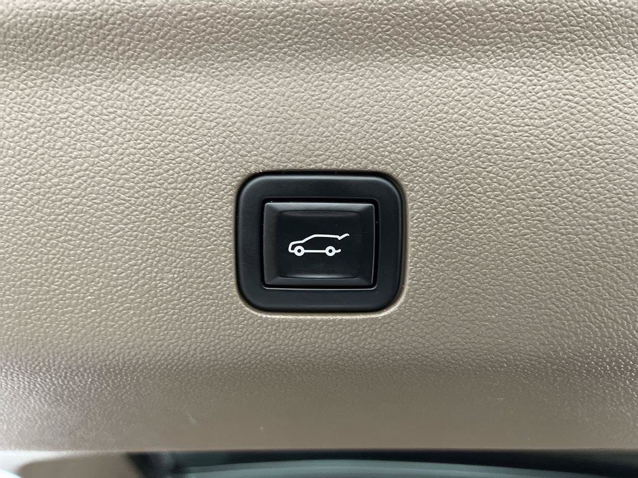 Certified 2021 GMC Yukon XL Denali w/ Denali Premium Package AWD/4WD image 37