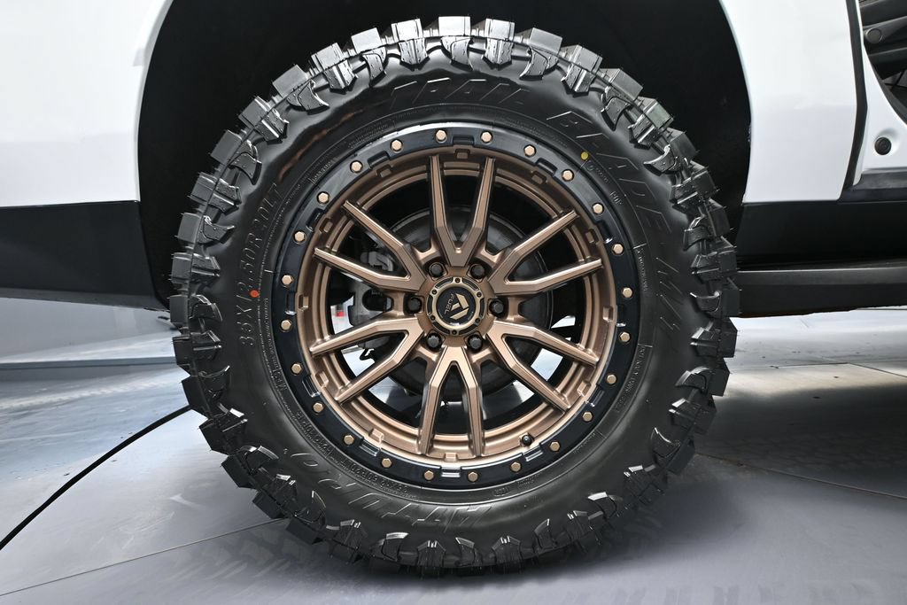Used 2021 Chevrolet Suburban High Country AWD/4WD image 17