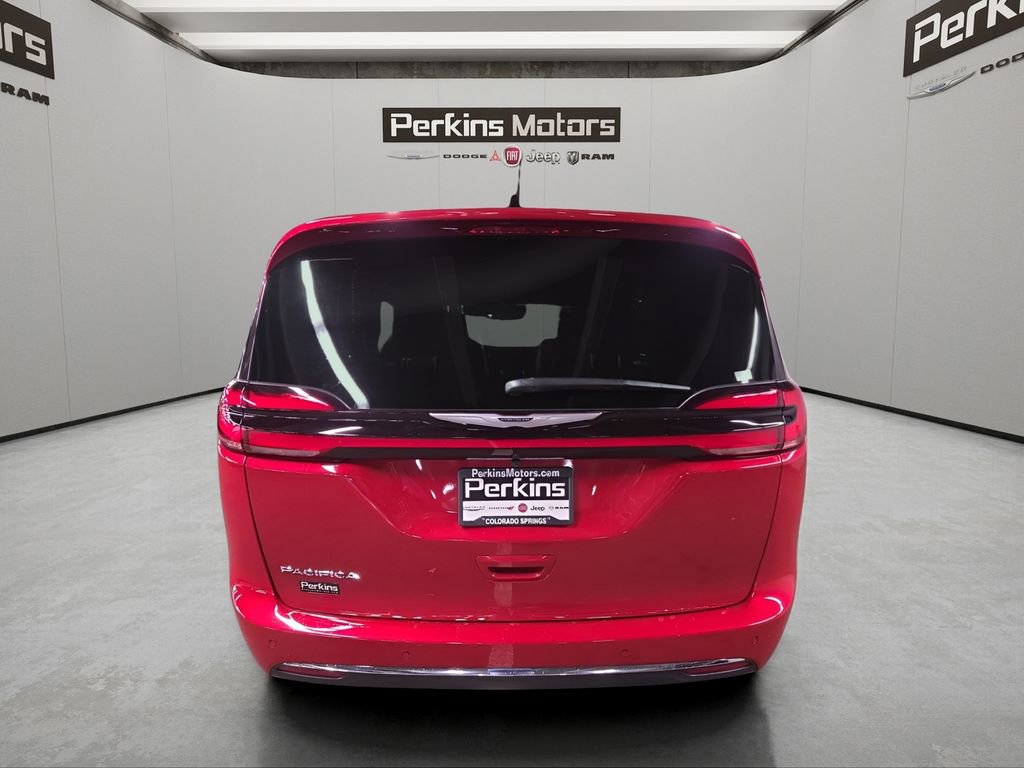 New 2026 Chrysler Pacifica Select image 4