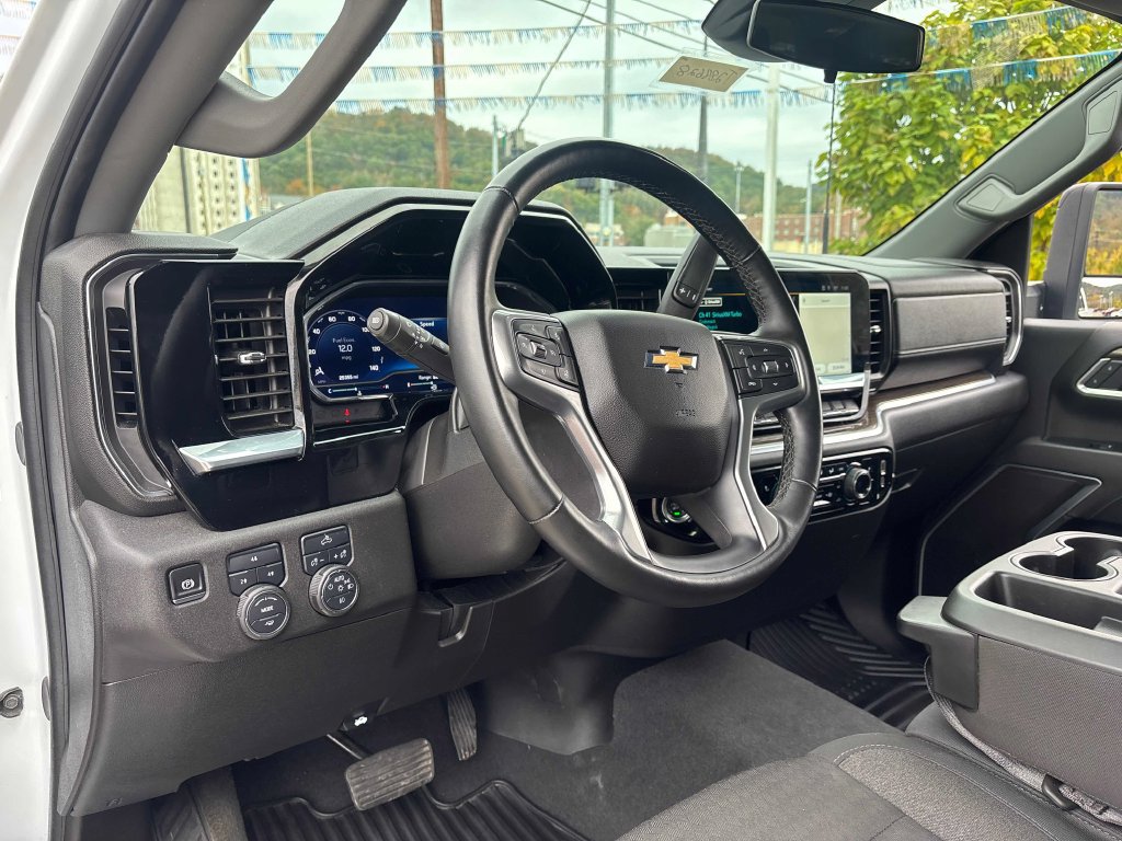 Used 2025 Chevrolet Silverado 2500 LT w/ Convenience Package AWD/4WD image 11