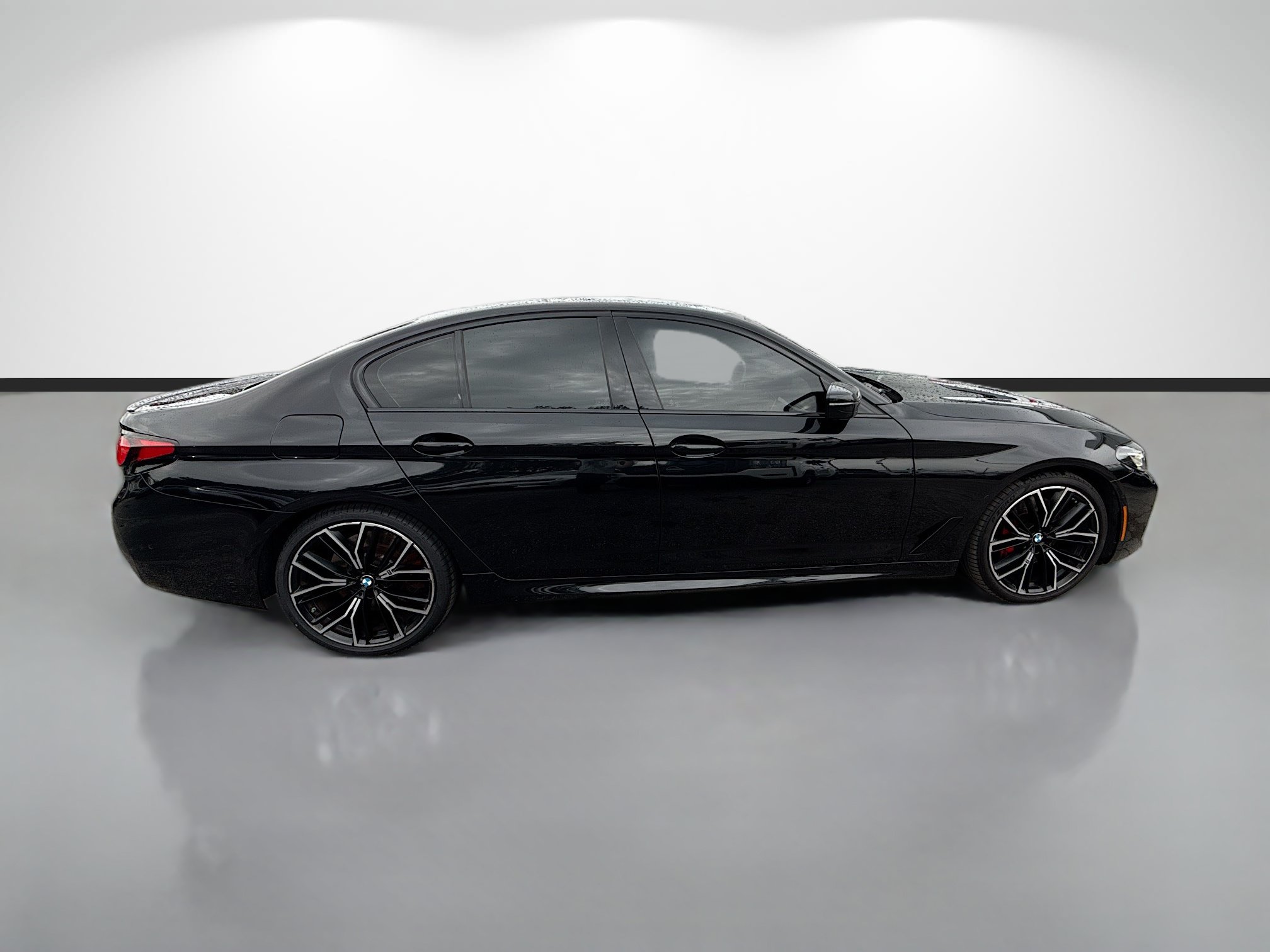 Used 2023 BMW 540i xDrive w/ Executive Package AWD/4WD image 2