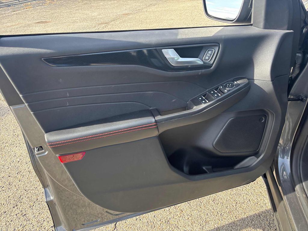 Used 2025 Ford Escape ST-Line w/ Cold Weather Package image 13
