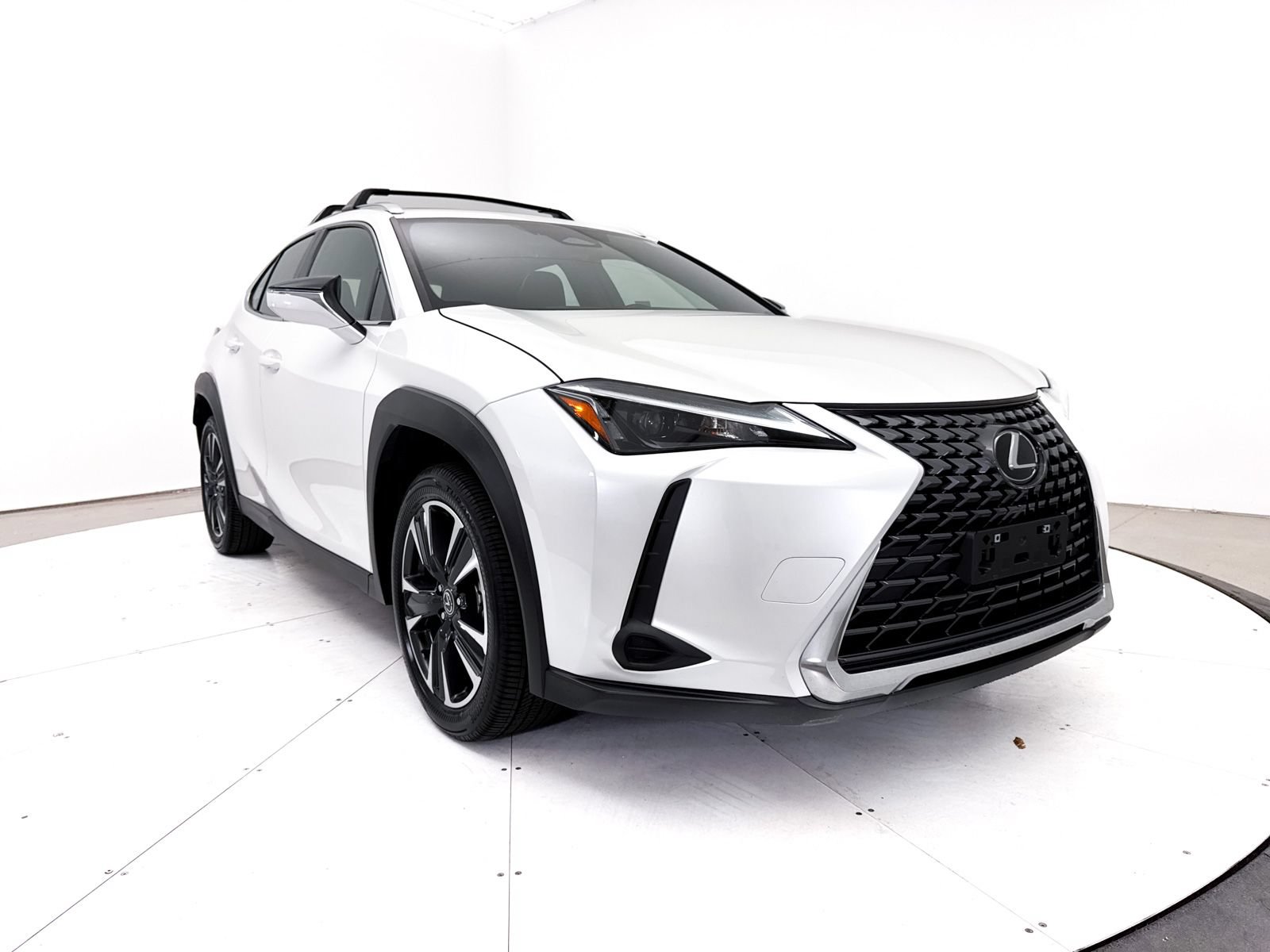 Used 2025 Lexus UX 300h FWD w/ Accessory Package (Z2) image 10