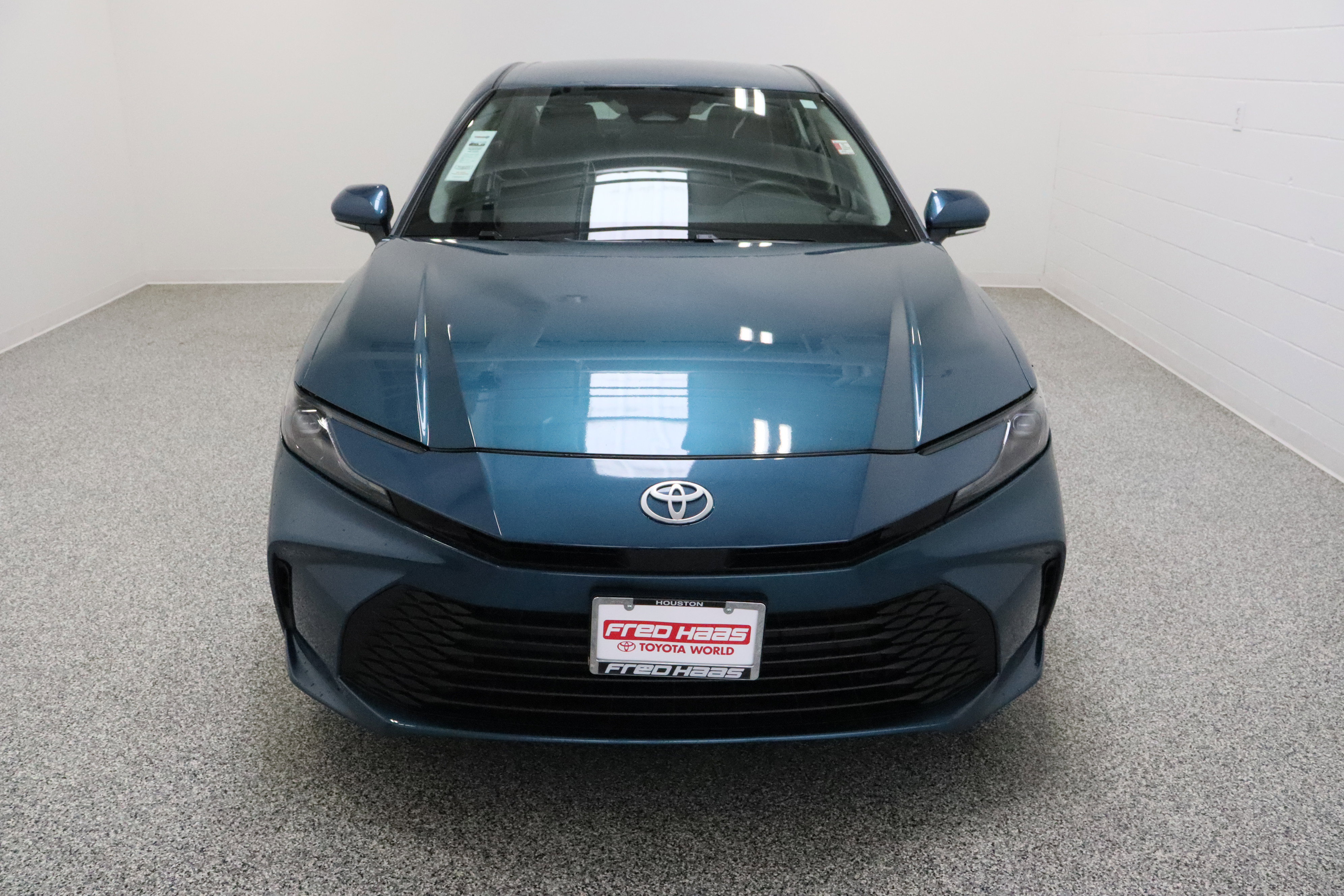 Used 2025 Toyota Camry LE FWD image 3