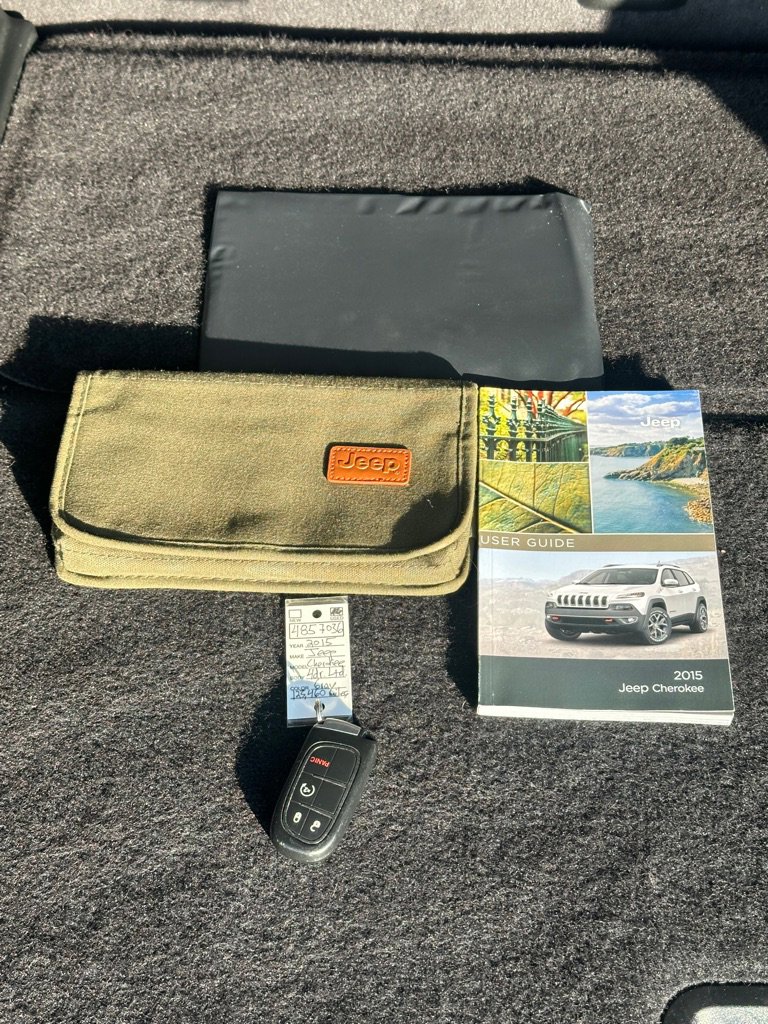 Used 2015 Jeep Cherokee Limited image 35