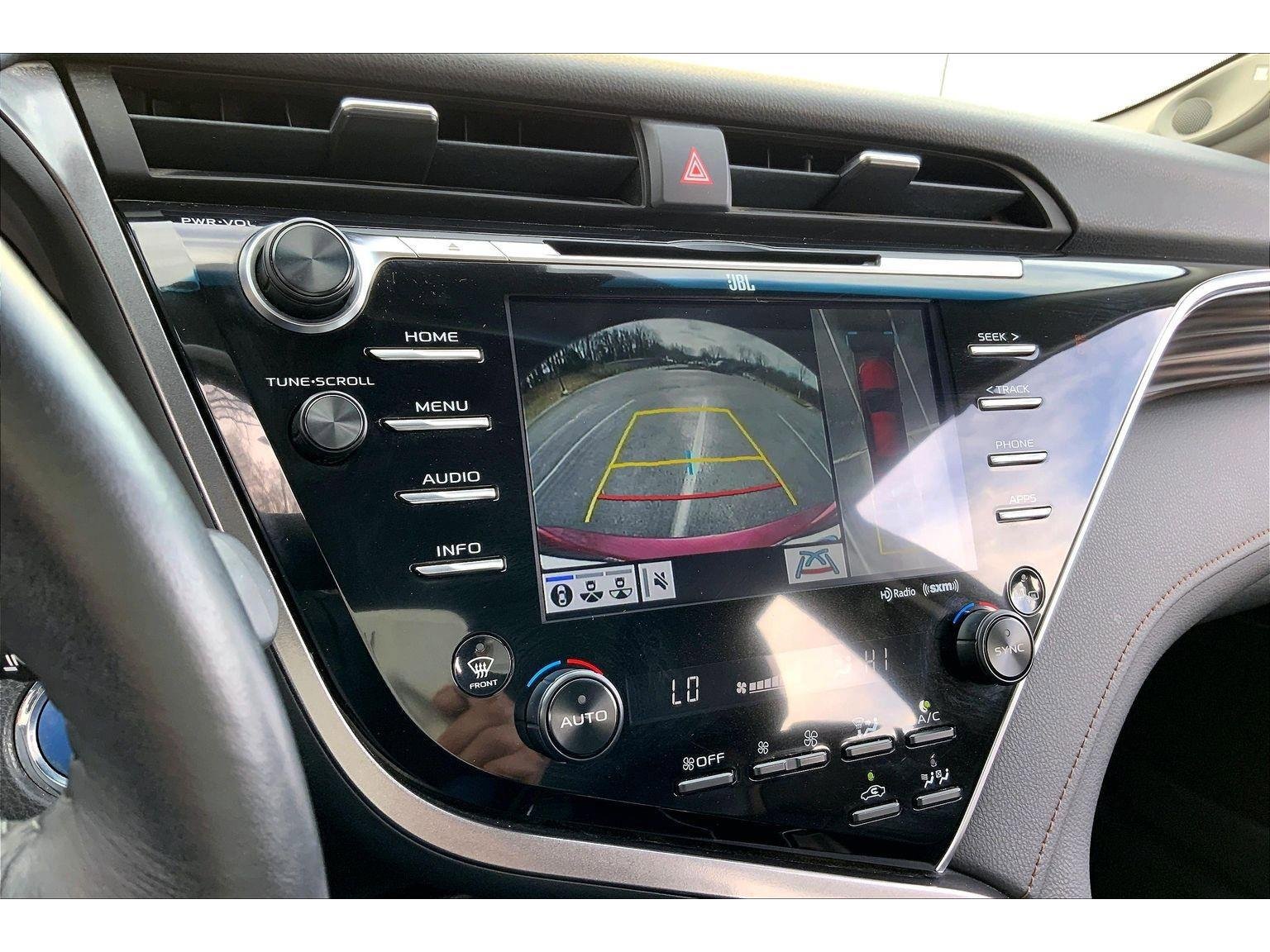 Used 2018 Toyota Camry XLE image 19