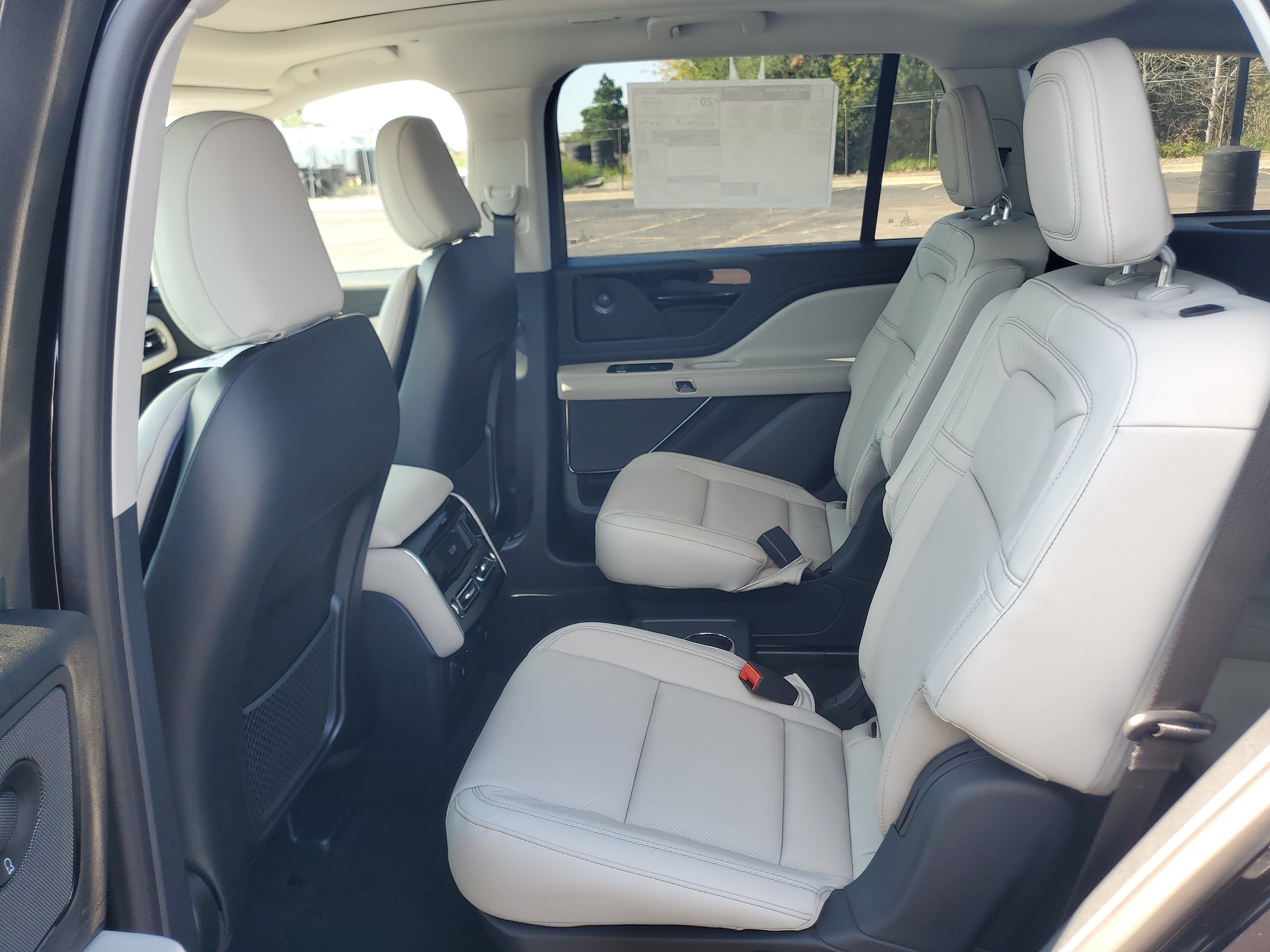 New 2027 Lincoln Aviator Reserve w/ Jet Appearance Package AWD/4WD image 22
