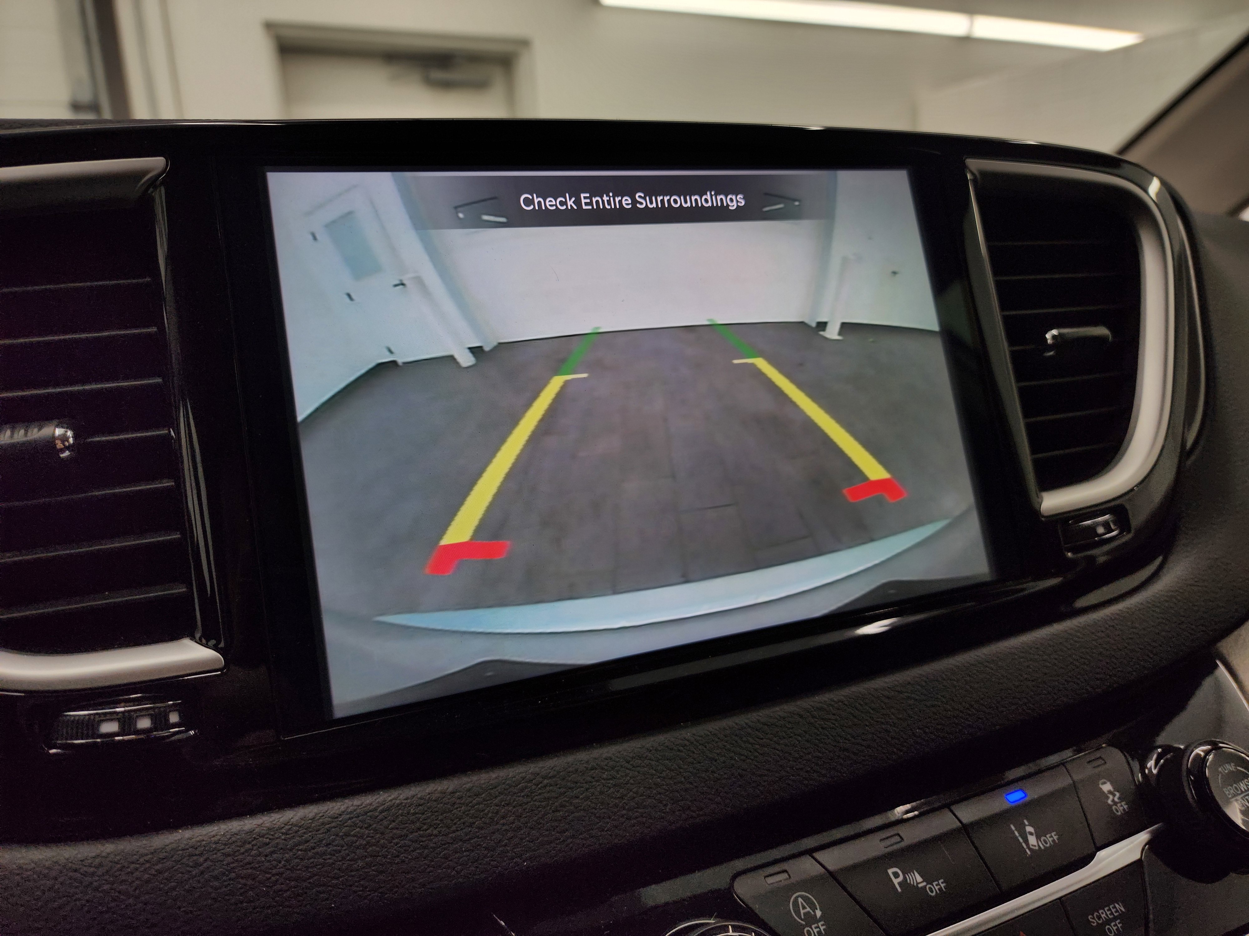 Used 2024 Chrysler Pacifica Touring-L image 16