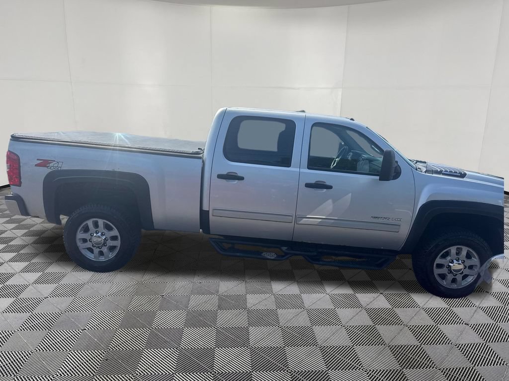 Used 2011 Chevrolet Silverado 2500 LT w/ Interior Plus Package AWD/4WD image 6