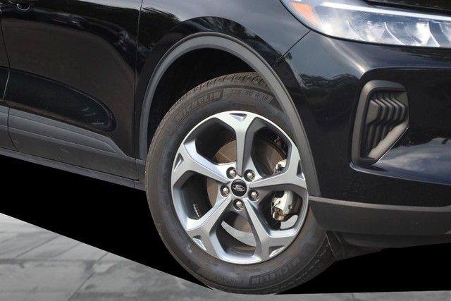 Used 2025 Ford Escape ST-Line AWD/4WD image 3