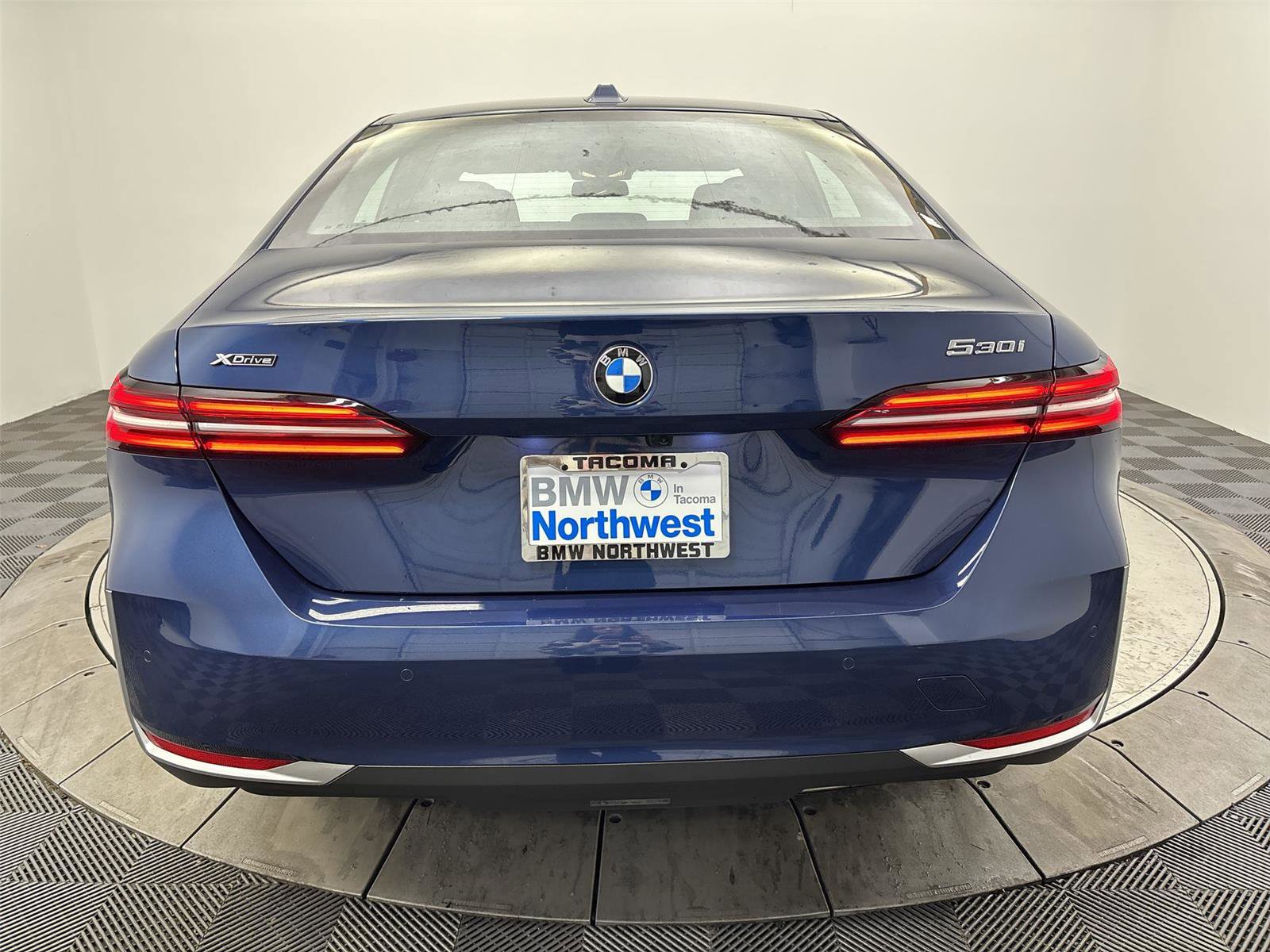 Used 2025 BMW 530i xDrive w/ Premium Package image 15