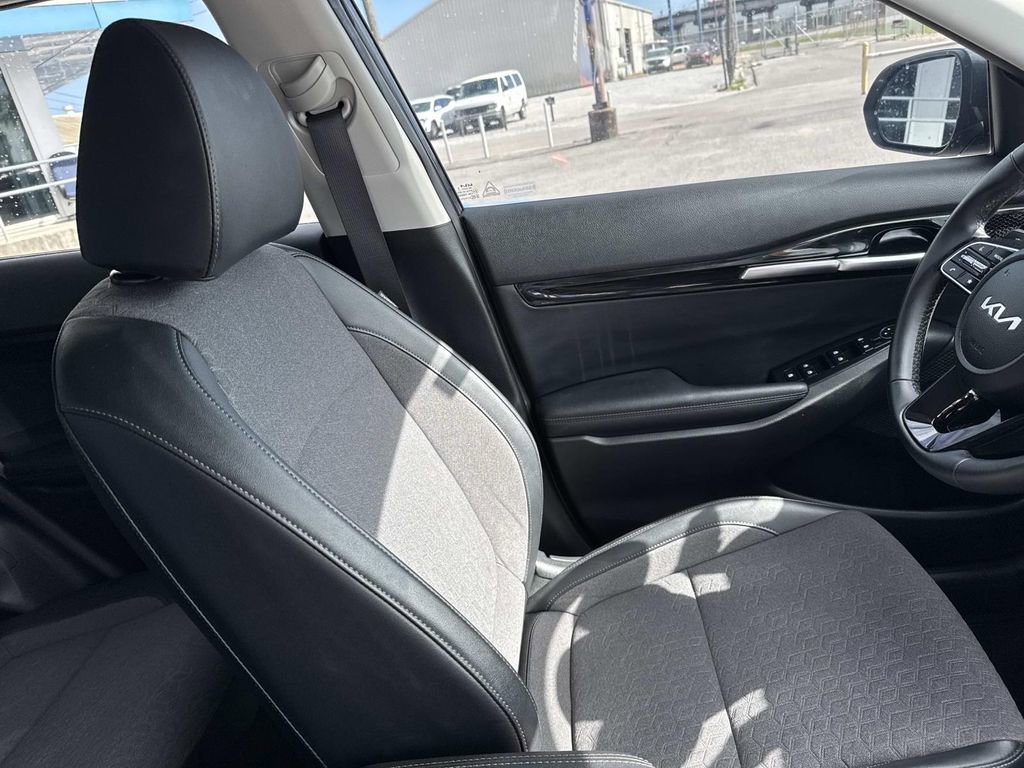 Used 2025 Kia Seltos S FWD image 10