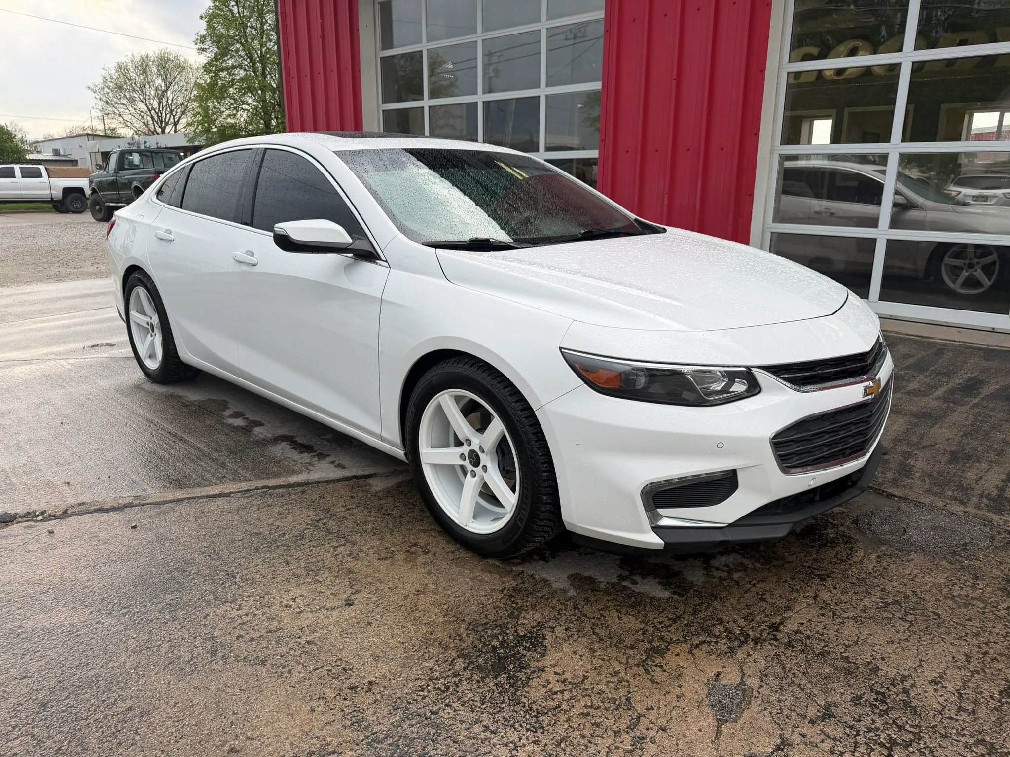 Used 2016 Chevrolet Malibu Hybrid w/ Leather Package FWD image 2