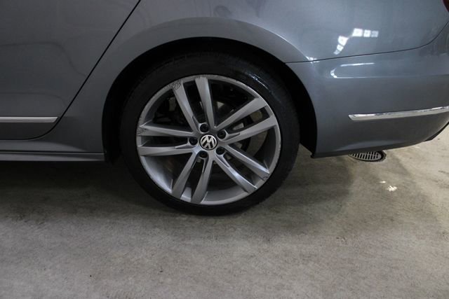 Used 2017 Volkswagen Passat 1.8T R-Line image 32
