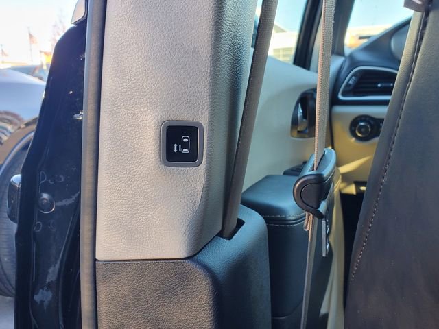 Certified 2024 Chrysler Pacifica Touring-L image 27