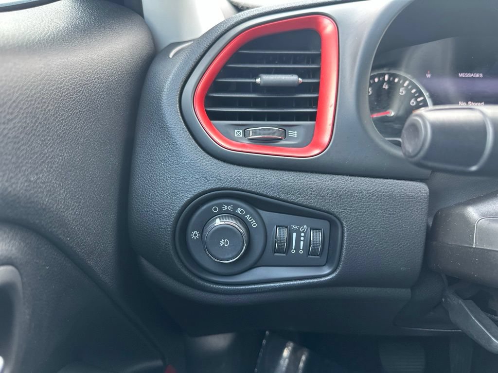 Used 2022 Jeep Renegade Trailhawk AWD/4WD image 37