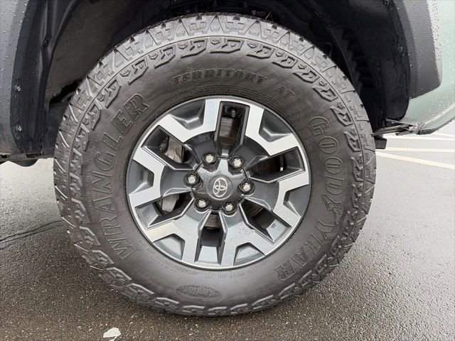 Used 2023 Toyota Tacoma TRD Off-Road w/ TRD Premium Off Road Package image 9