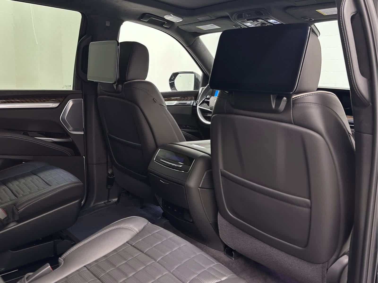 Used 2026 Cadillac Escalade Platinum Sport w/ LPO, ONYX Package AWD/4WD image 21