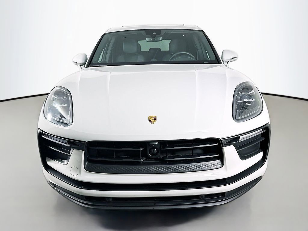 Certified 2025 Porsche Macan image 6