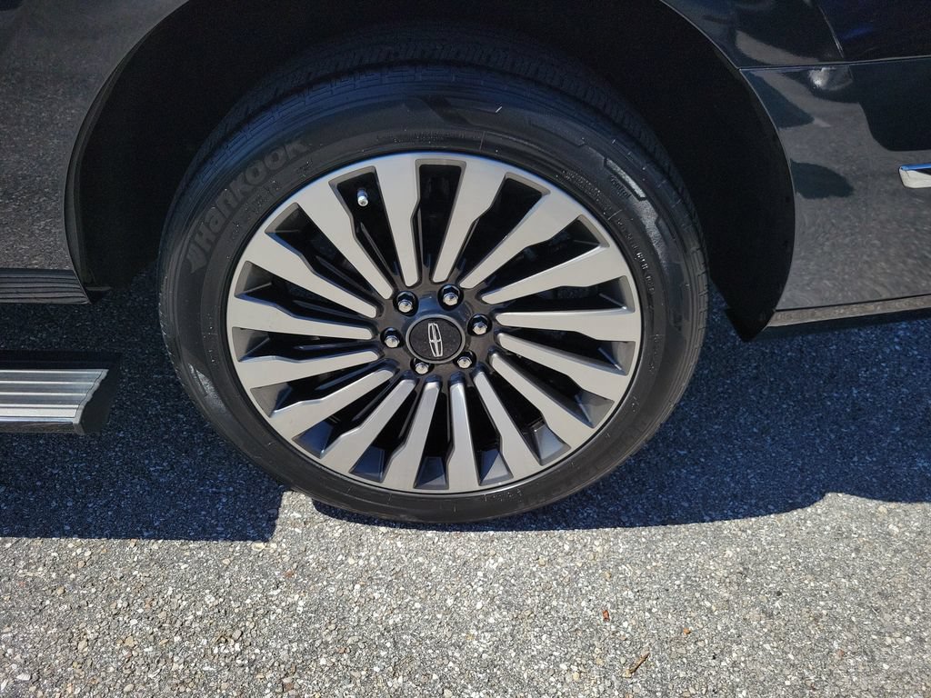 Used 2021 Lincoln Navigator Reserve w/ Luxury Package AWD/4WD image 27