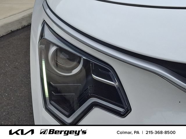 Certified 2024 Kia Niro LX FWD image 11