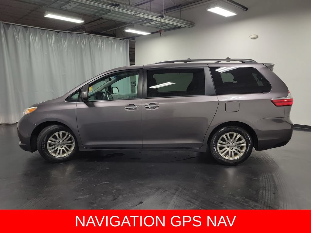 Used 2017 Toyota Sienna XLE Premium FWD image 5