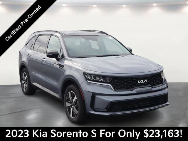 Used 2023 Kia Sorento S w/ Panoramic Sunroof Package