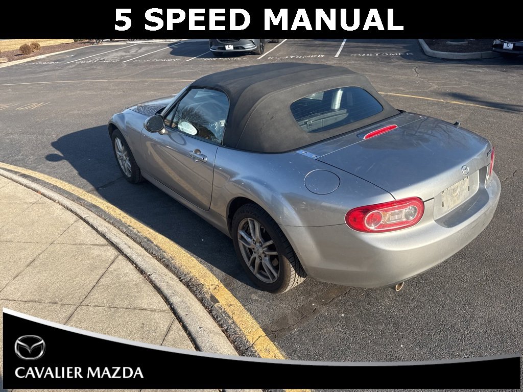 Used 2010 MAZDA MX-5 Miata Sport w/ Convenience Pkg image 4