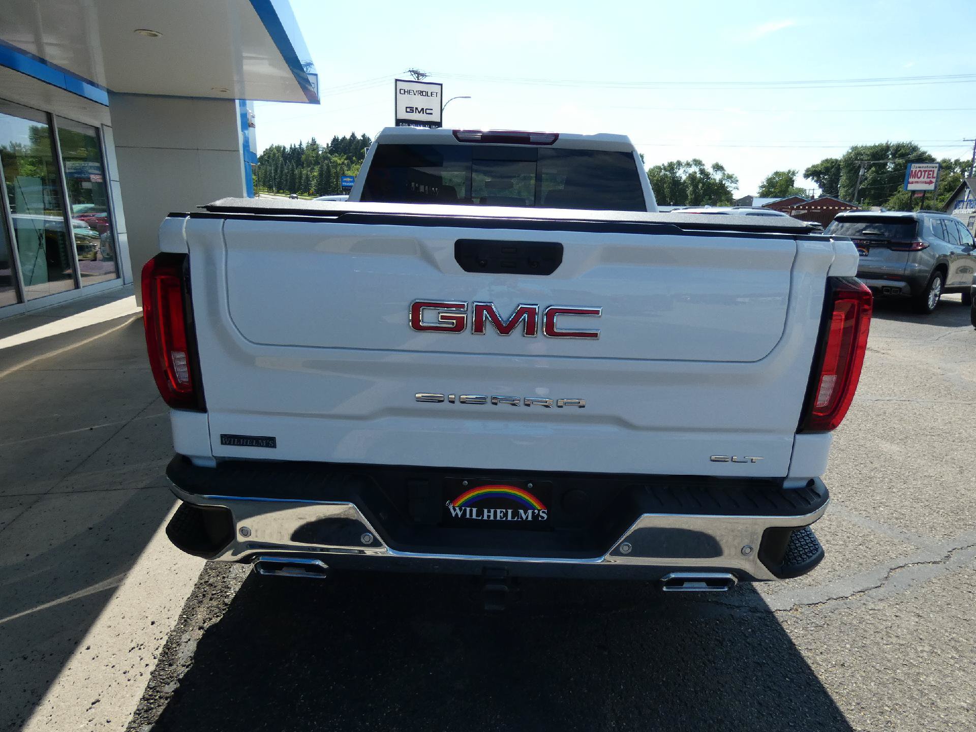 Certified 2025 GMC Sierra 1500 SLT w/ SLT Premium Plus Package AWD/4WD image 4