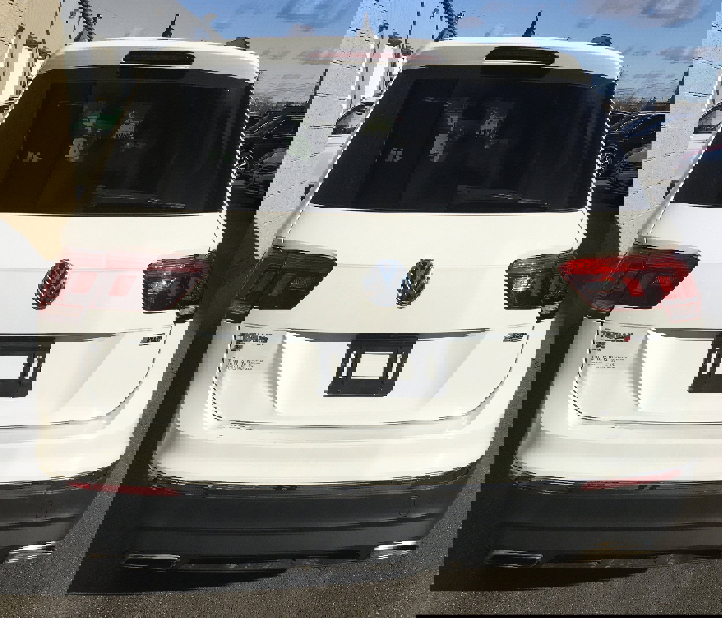 Used 2020 Volkswagen Tiguan SE w/ Panoramic Sunroof Package image 4