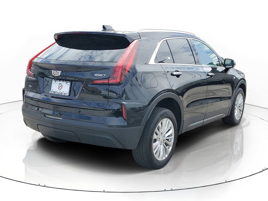 Certified 2024 Cadillac XT4 Luxury w/ Cold Weather Package AWD/4WD image 4