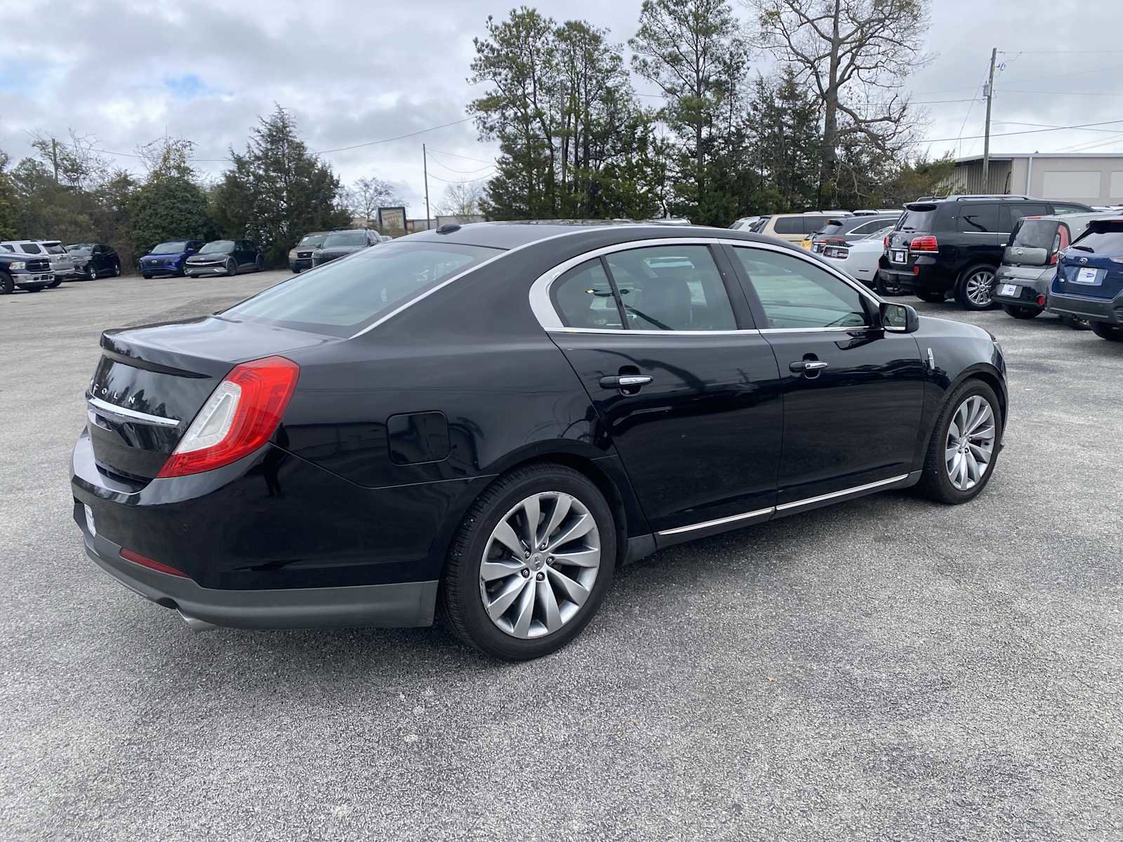 Used 2016 Lincoln MKS image 5