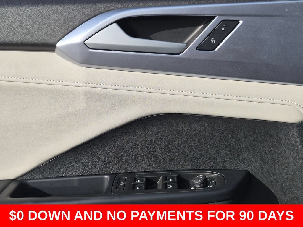 Used 2025 Volkswagen Taos SE FWD image 13