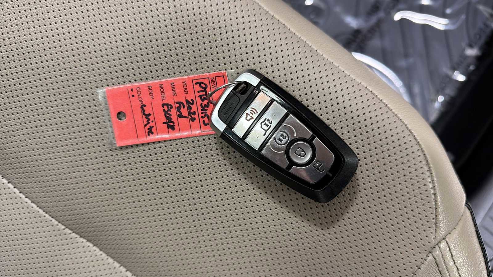 Used 2020 Ford Escape Titanium w/ Titanium Premium Package 2.0 AWD/4WD image 32