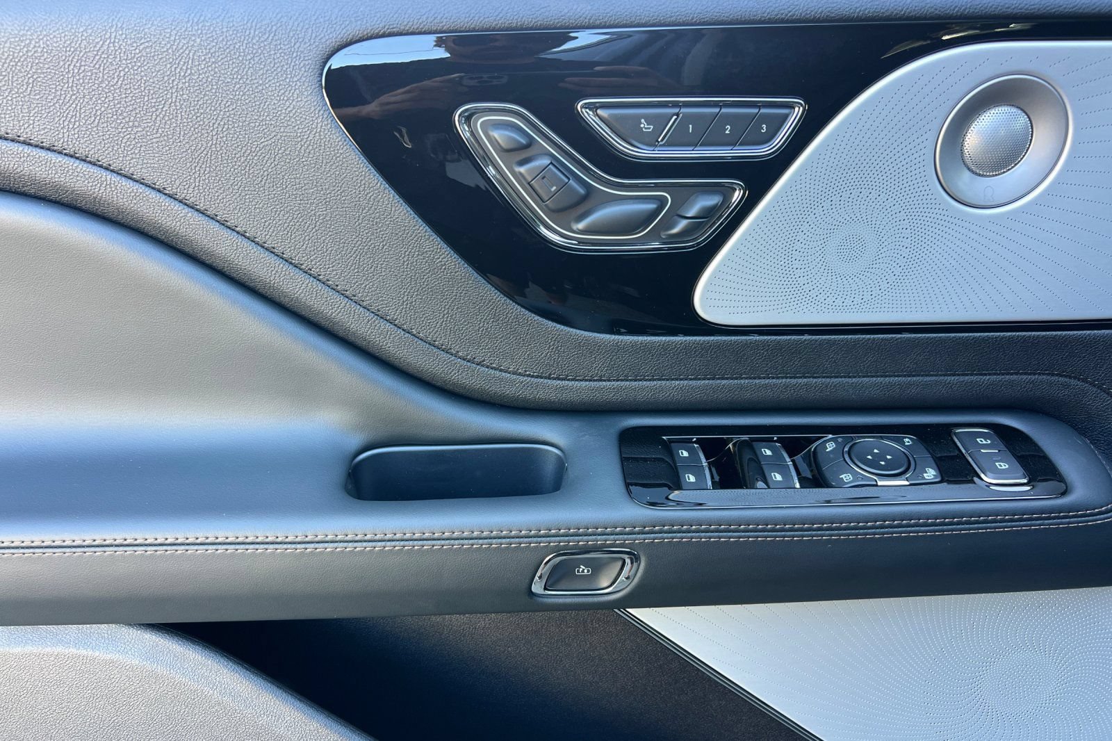 New 2026 Lincoln Aviator Reserve AWD/4WD image 8