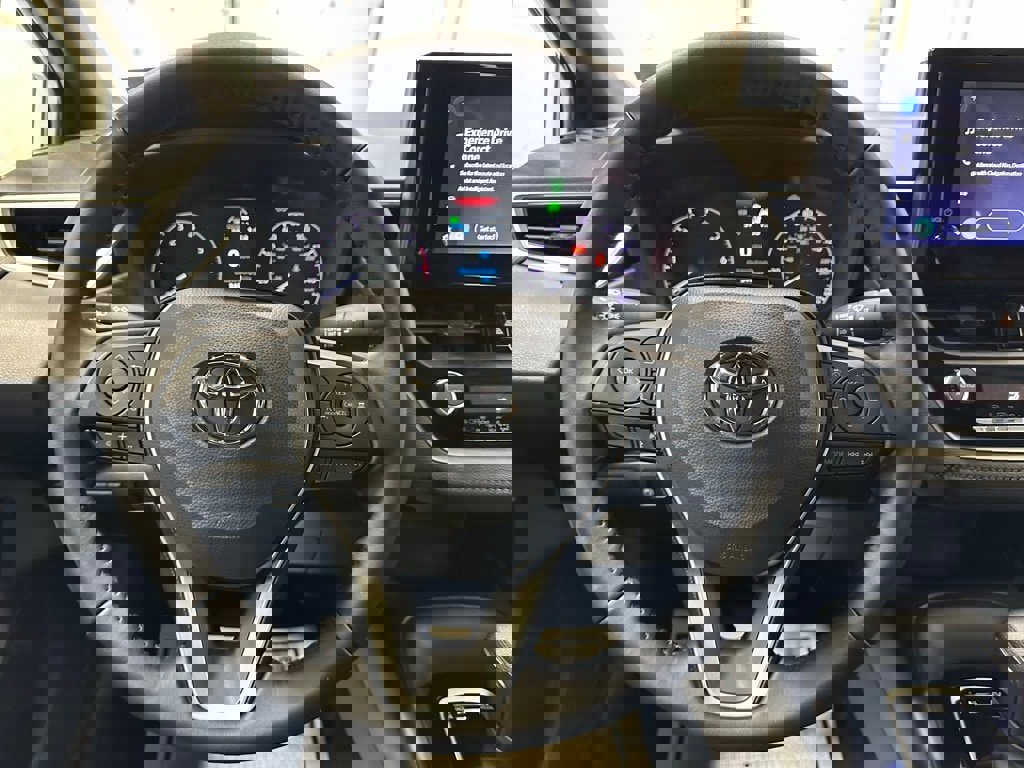 Used 2025 Toyota Corolla SE image 19