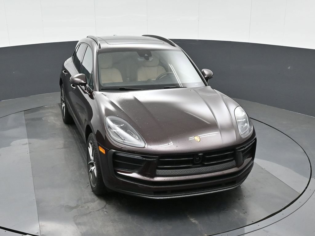 Certified 2025 Porsche Macan image 32