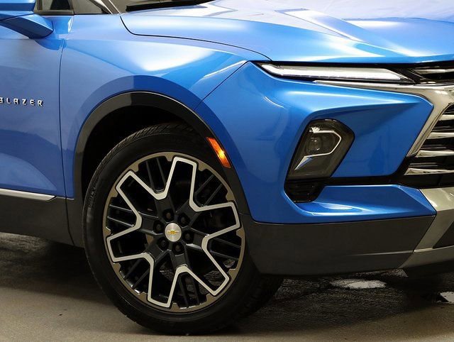 Used 2024 Chevrolet Blazer Premier w/ Safety Plus Package AWD/4WD image 3