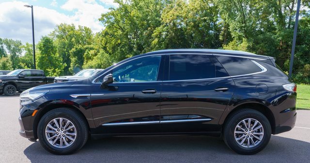 Used 2023 Buick Enclave Essence image 9